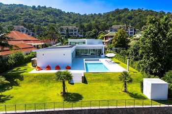 luxury villa at palm hills golfclub ph4a
