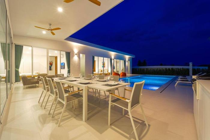 luxury villa at palm hills golfclub ph4a
