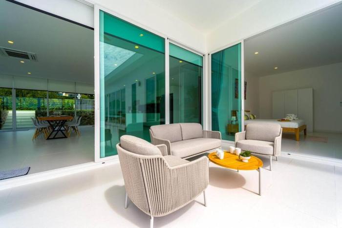 luxury villa at palm hills golfclub ph4a