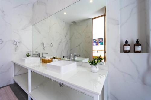 luxury villa at palm hills golfclub ph4a