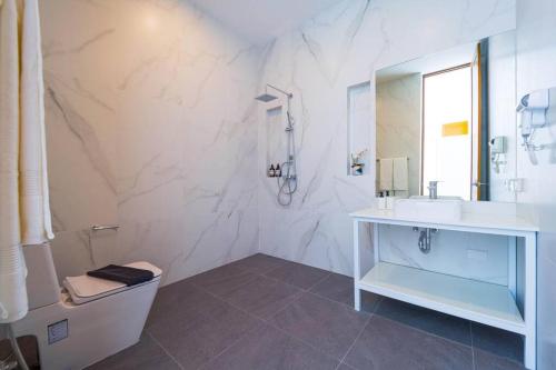 luxury villa at palm hills golfclub ph4a