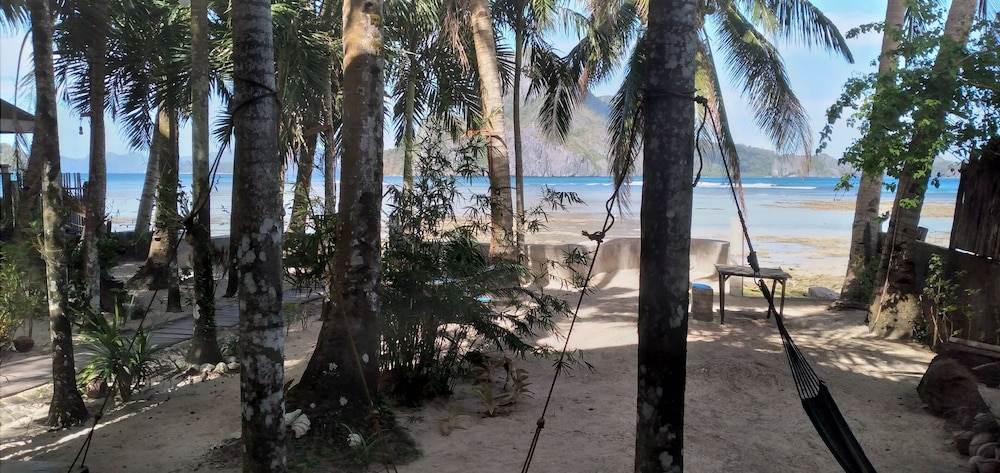 la salangane caalan beach villa