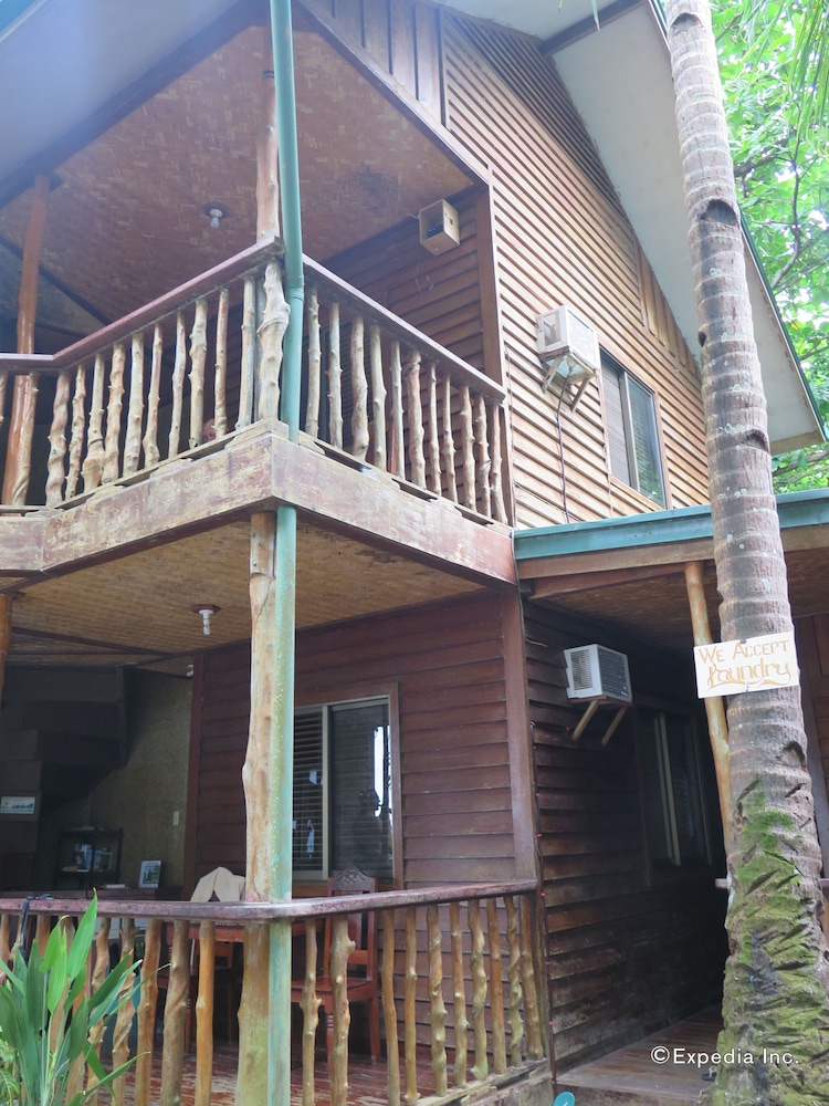 la salangane caalan beach villa