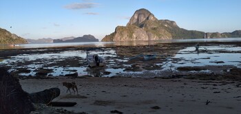 la salangane caalan beach villa