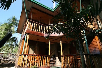la salangane caalan beach villa