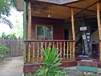 la salangane caalan beach villa