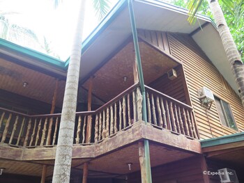 la salangane caalan beach villa