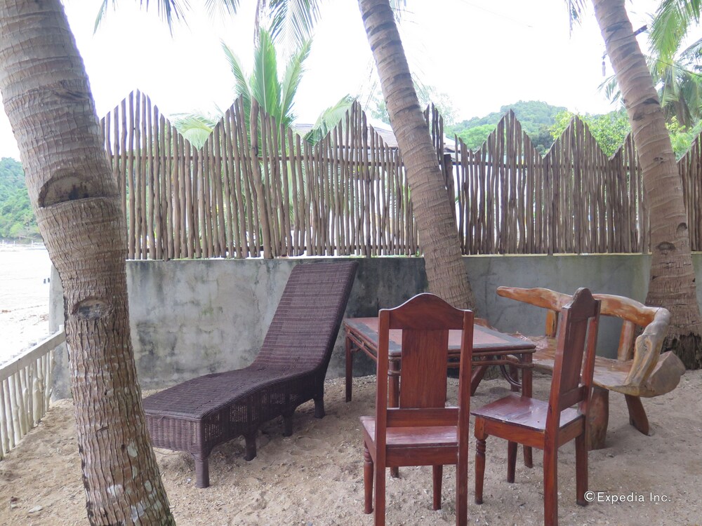 la salangane caalan beach villa