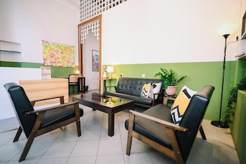 Swing & Pillows @ 75 Chulia St, Georgetown Penang,,2 star