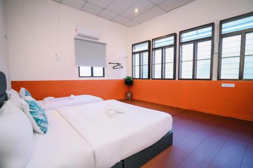swing and pillows 75 chulia st georgetown penang