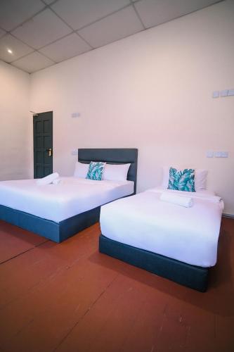 swing and pillows 75 chulia st georgetown penang