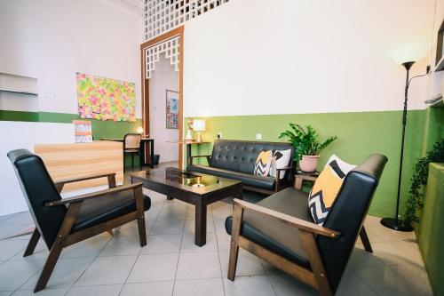 swing and pillows 75 chulia st georgetown penang