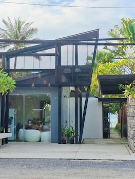 the strand resort samui