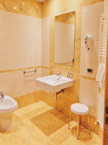hotel planet international