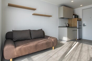 modern condo 1br and office t3 528