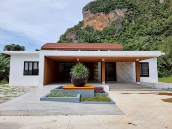 red cheek mountain villa