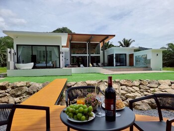 red cheek mountain villa
