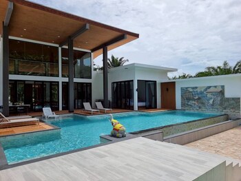 red cheek mountain villa