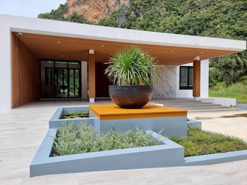 red cheek mountain villa