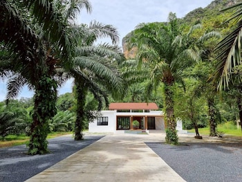 red cheek mountain villa