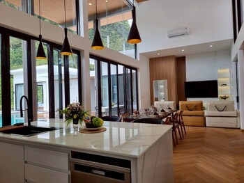 red cheek mountain villa