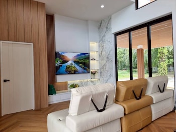 red cheek mountain villa