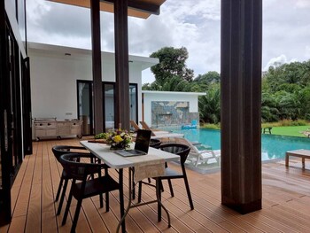 red cheek mountain villa