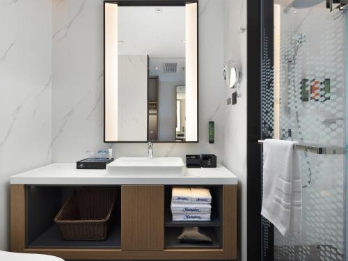 hampton by hilton nanjing north railway station