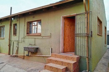 budget stays at olivia pines guesthouse