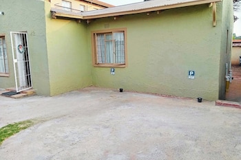 budget stays at olivia pines guesthouse