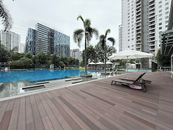 lang retreat apartment resort pool gym