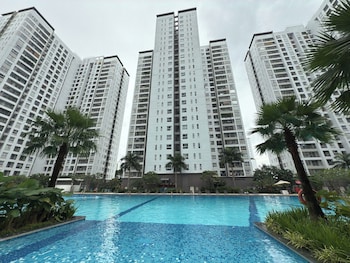 lang retreat apartment resort pool gym