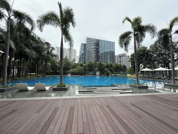 lang retreat apartment resort pool gym
