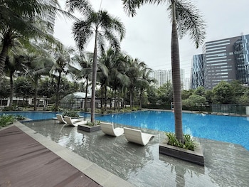 lang retreat apartment resort pool gym