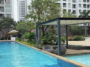lang retreat apartment resort pool gym