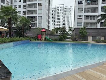 lang retreat apartment resort pool gym