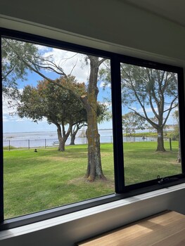 Lake Colac Holiday Park,,1 star