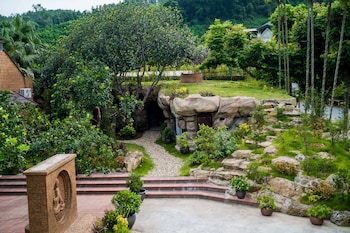 kovie hoa lac wellness and forest retreat