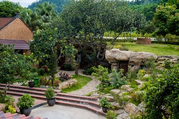 kovie hoa lac wellness and forest retreat