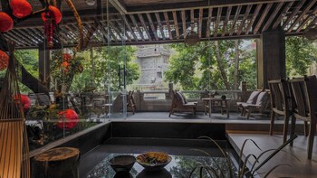 shishe spring designer homestay