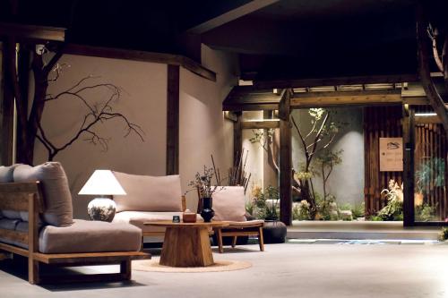 shishe spring designer homestay