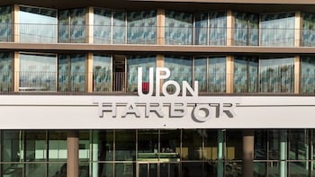 upon harbor seixal bay hotel