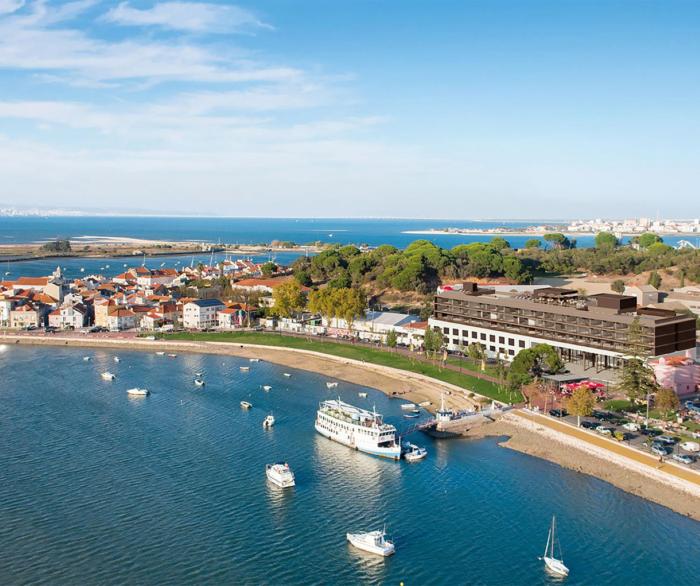 upon harbor seixal bay hotel