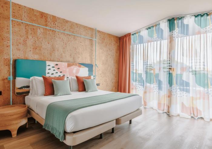 upon harbor seixal bay hotel
