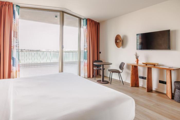 upon harbor seixal bay hotel