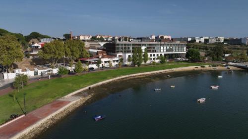 upon harbor seixal bay hotel