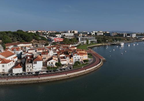 upon harbor seixal bay hotel