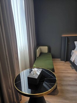 the clover hotel