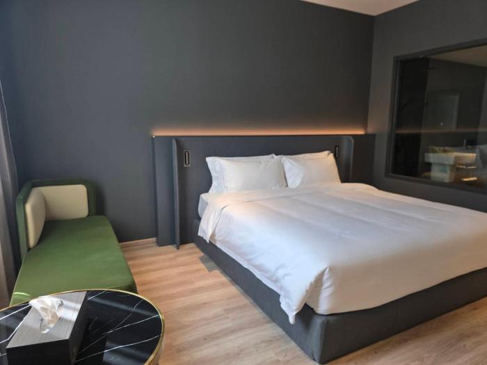 the clover hotel