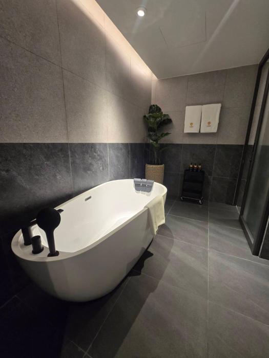 the clover hotel